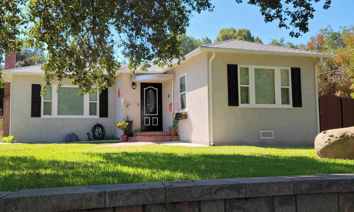 South Redlands House | Attached Private Entry Suite: Greenbriar Cottage Grove Views near Kimberly Crest