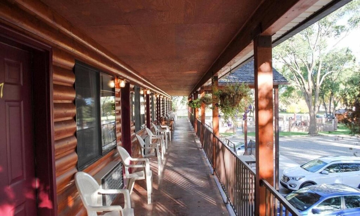 Torrey Hotel | Austin's Chuckwagon Lodge