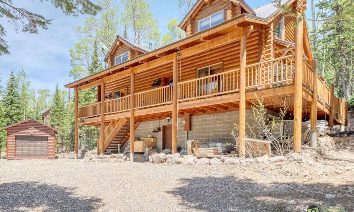 Steam Engine Meadows Cabin | Authentic Log Cabin with Luxuries