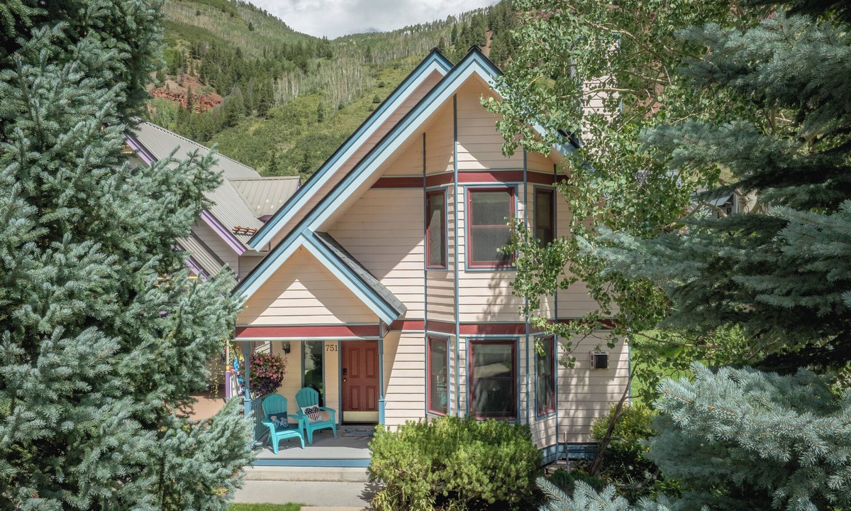 Telluride House | Bachman Village #9, Family-friendly home with backyard - great location!