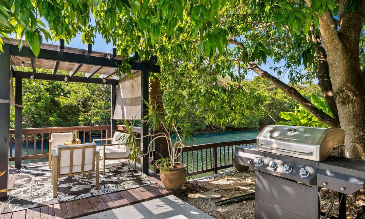 Fort Lauderdale House | Backyard Oasis Waterfront Pool Paddle Board