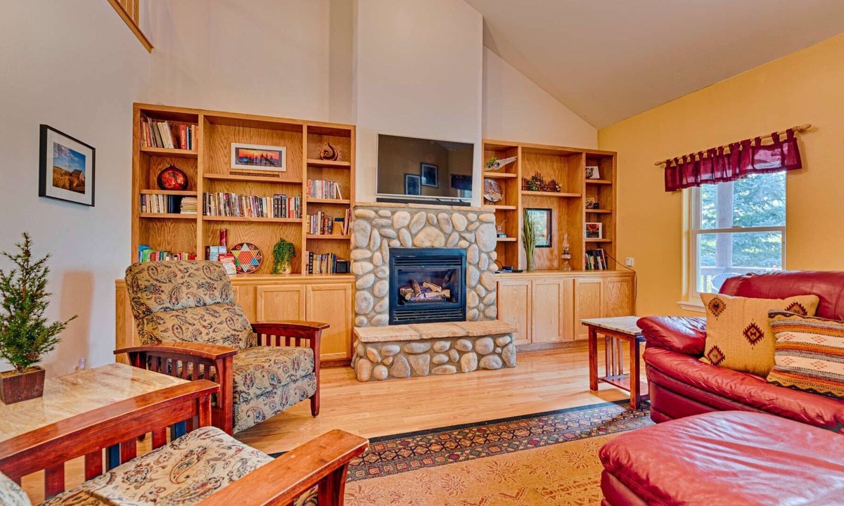 Pagosa Springs Cabin | Backyard w/ seating & games! Spacious Home w/Loft- 5 Minutes to Shopping/Dining