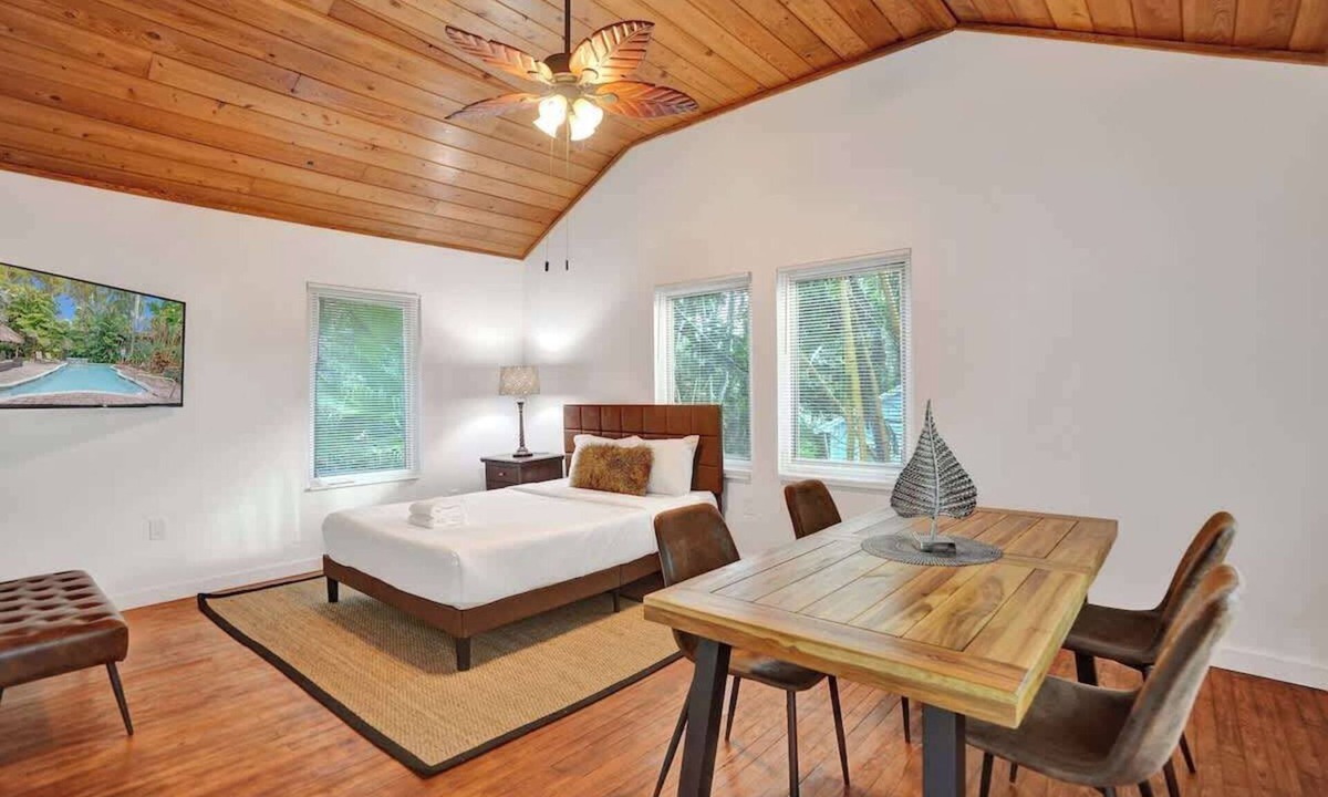 Sailboat Bend Apartment | Bamboo Tropical Oasis Studio with Pool