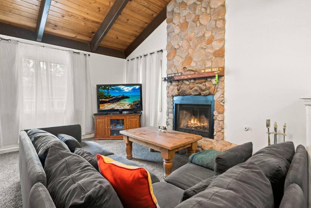 Crestline House | ~BarryBear House~ Mountain lake retreat