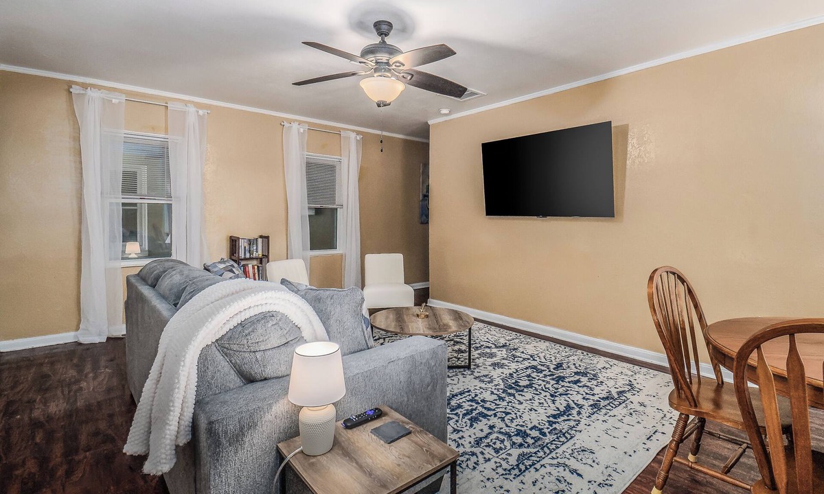 Bartow House | Bartow Oaks Oasis - Close to Downtown - Sleeps 7!