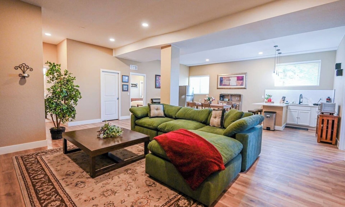 Tallyn's Reach Apartment | Basement Suite w/High Ceilings Spacious & Bright