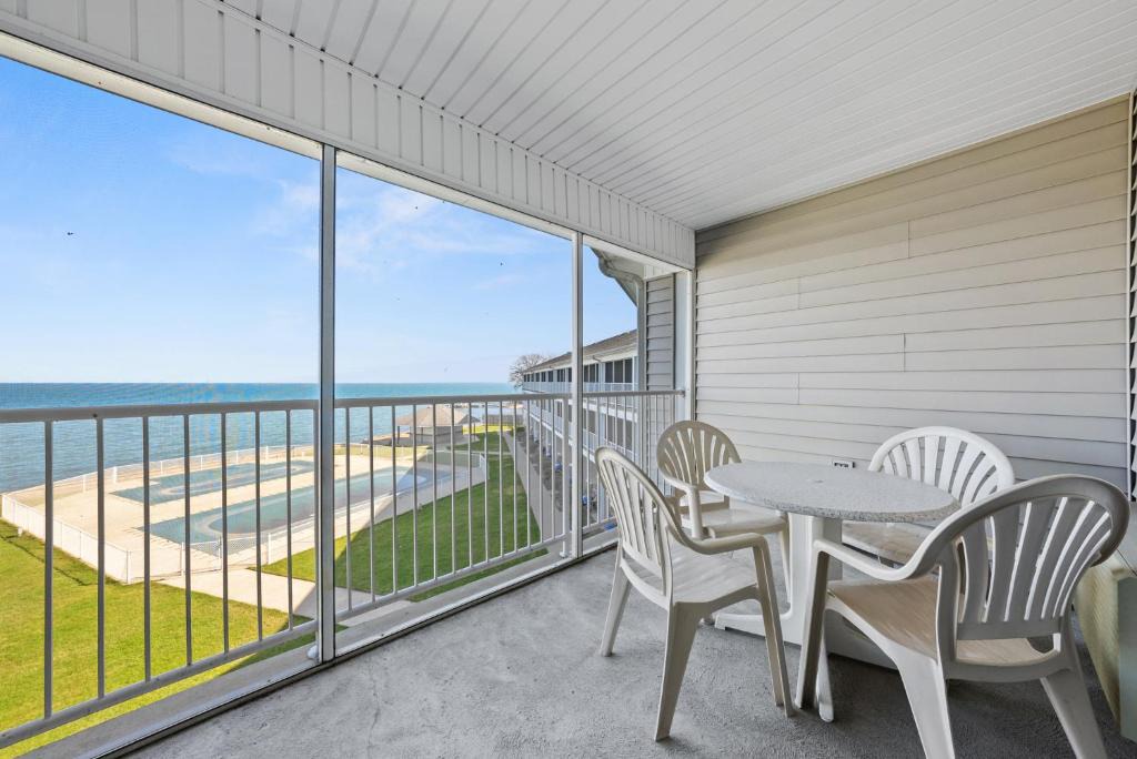 Put-in-Bay Hotel | BayShore #336