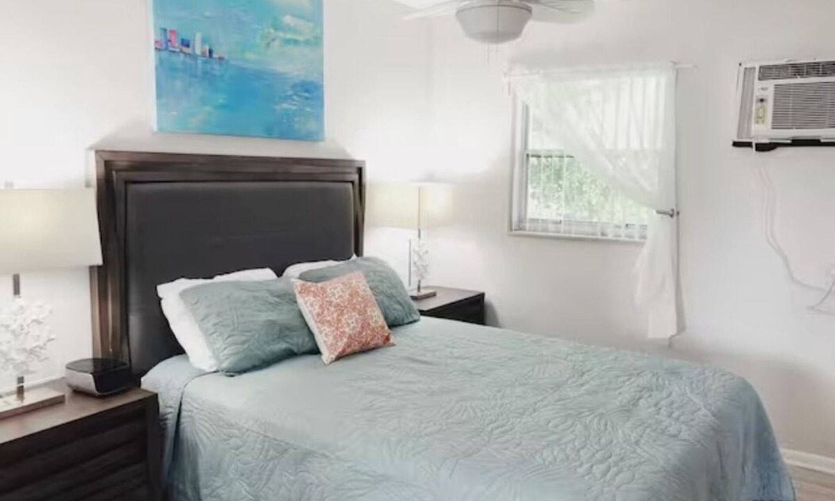 Deerfield Beach Apartment | Beach Haven 1 BD + Florida Room steps from Ocean