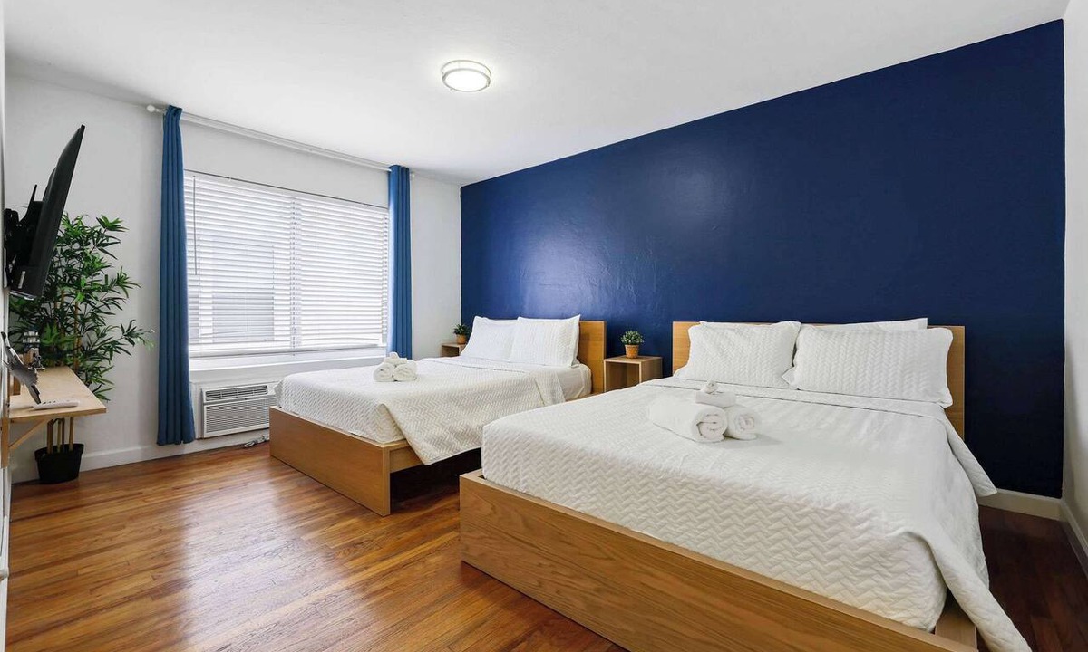 North Beach Apartment | Beach Retreat Modern Sunny Studio | Steps to Sand
