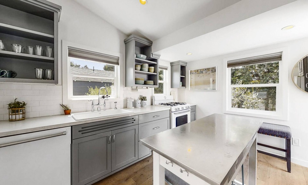 Huntington Beach House | Beach Walk Bungalow - Walk Everywhere - Beach, Pier, Pacific City & Main Street!