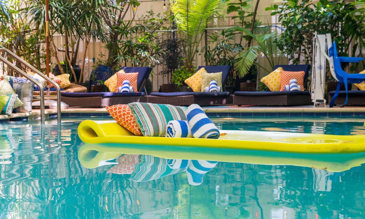 City Center House | Beach Weekend! 3 Convenient Units, Happy Hour, Bar