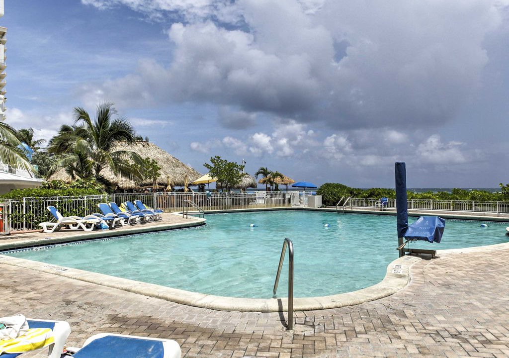 Galt Mile Apartment | Beachfront Fort Lauderdale Condo w/ Pool Access!