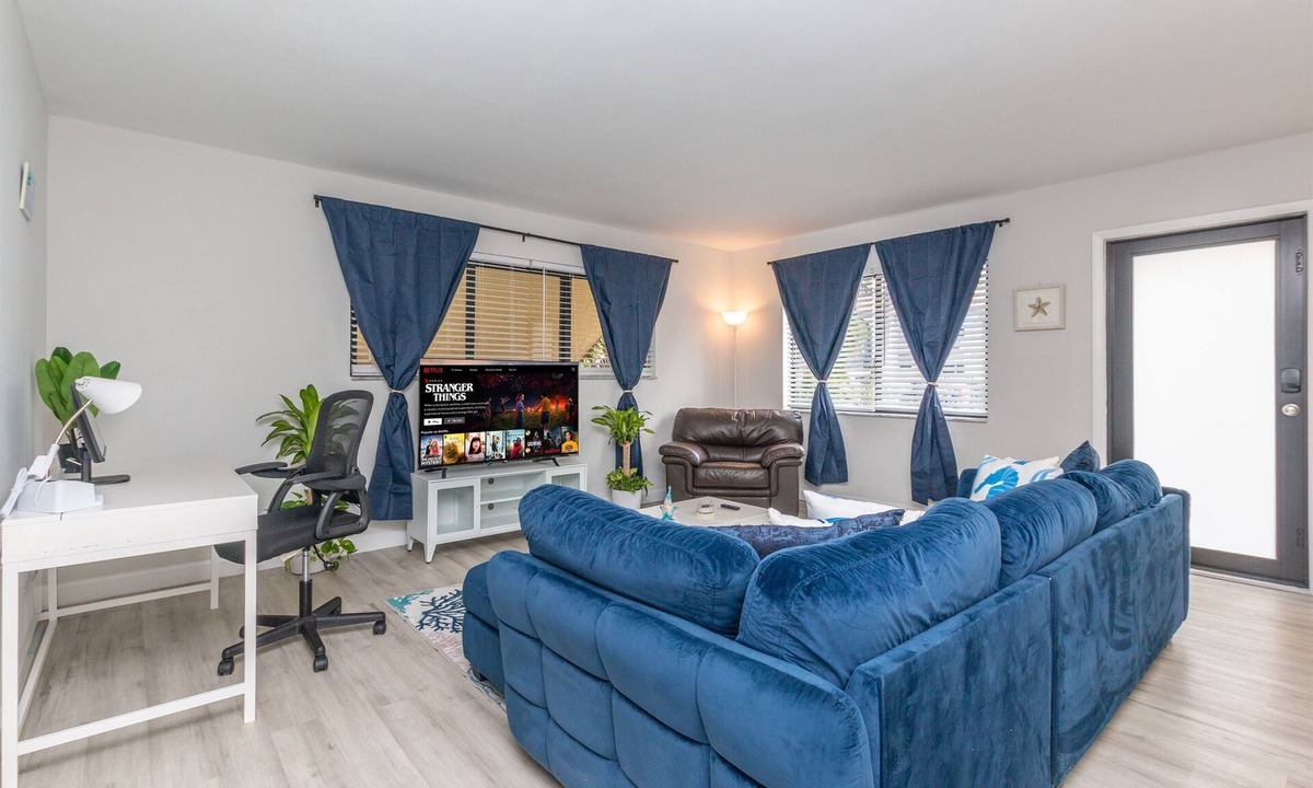 Harbordale House | Beachside w/Parking - Las Olas, Airport, Port Evg