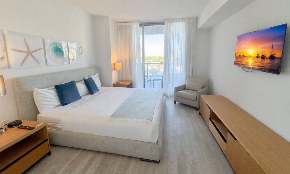 Hallandale Beach Apartment | Beachwalk 1BR Escape