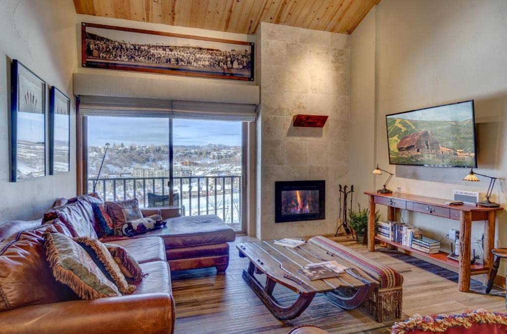 Steamboat Springs House | Bear Claw 510 - Ski-in Ski-out Condo!