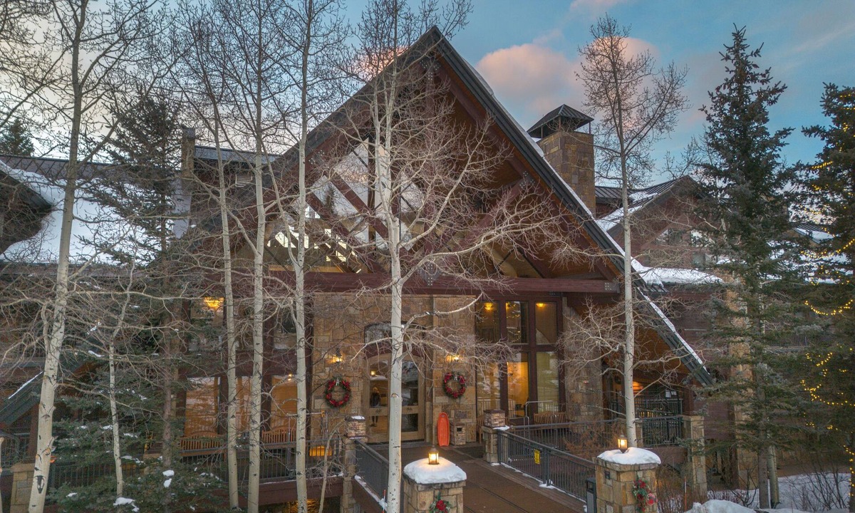 Mountain Village Hotel | Bear Creek Lodge 207b Hotel Room by Alpine Lodging Telluride