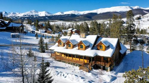 The Highlands House | Bear Creek Mining Lodge: Mountain Style, Hot Tub