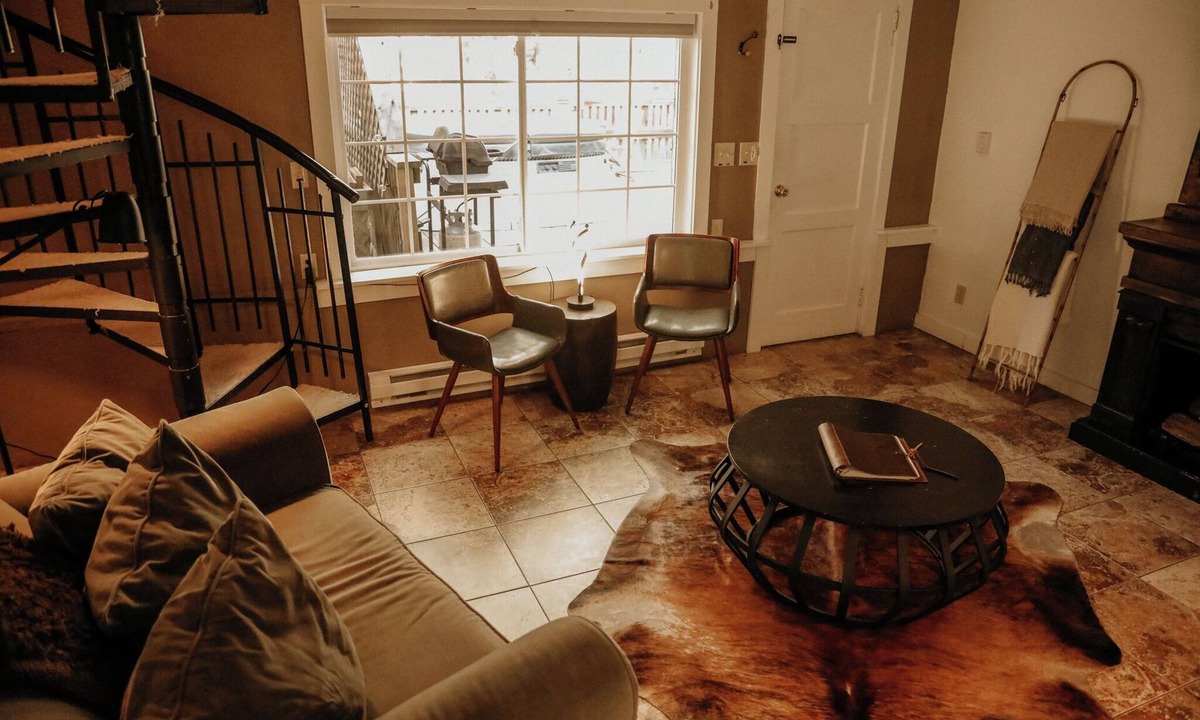 Drake Hotel | Bears Paw Duplex Cabin (#12) at The Woolly Bugger Inn