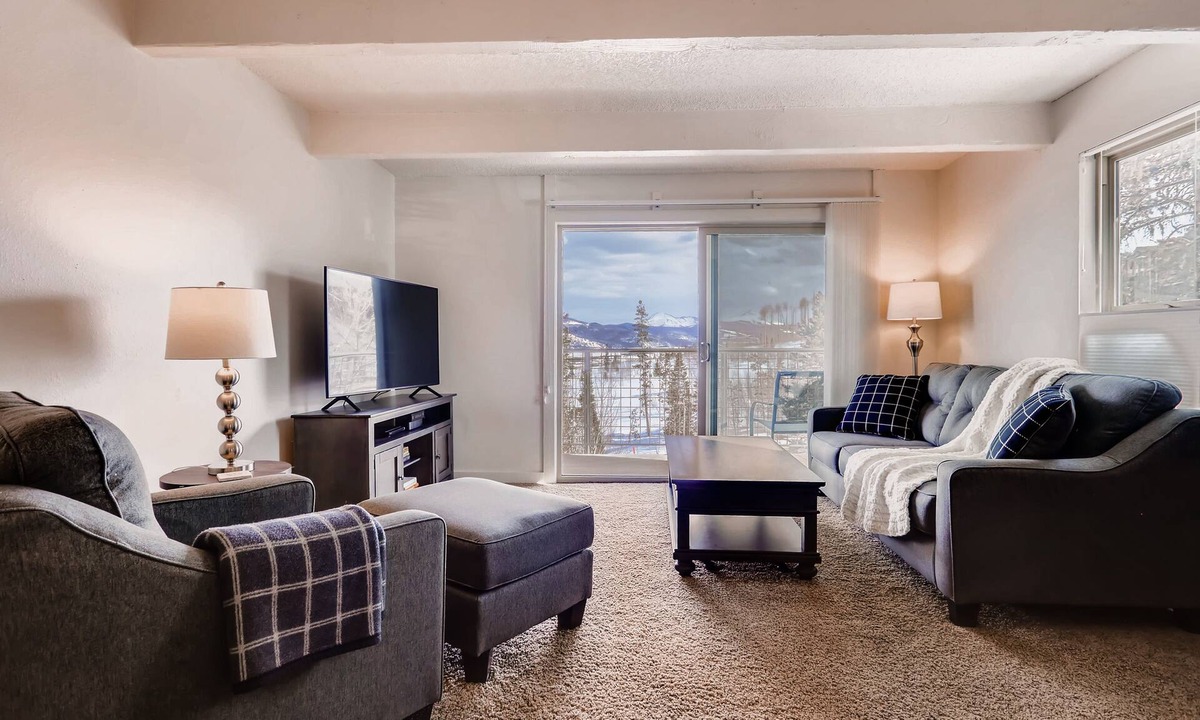Wildernest Condo | Beautiful 1 Brdm Condo-Views and Location!