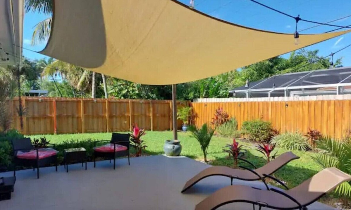 Bel Air House | Beautiful 3 Bedroom Beach Vacation Home!