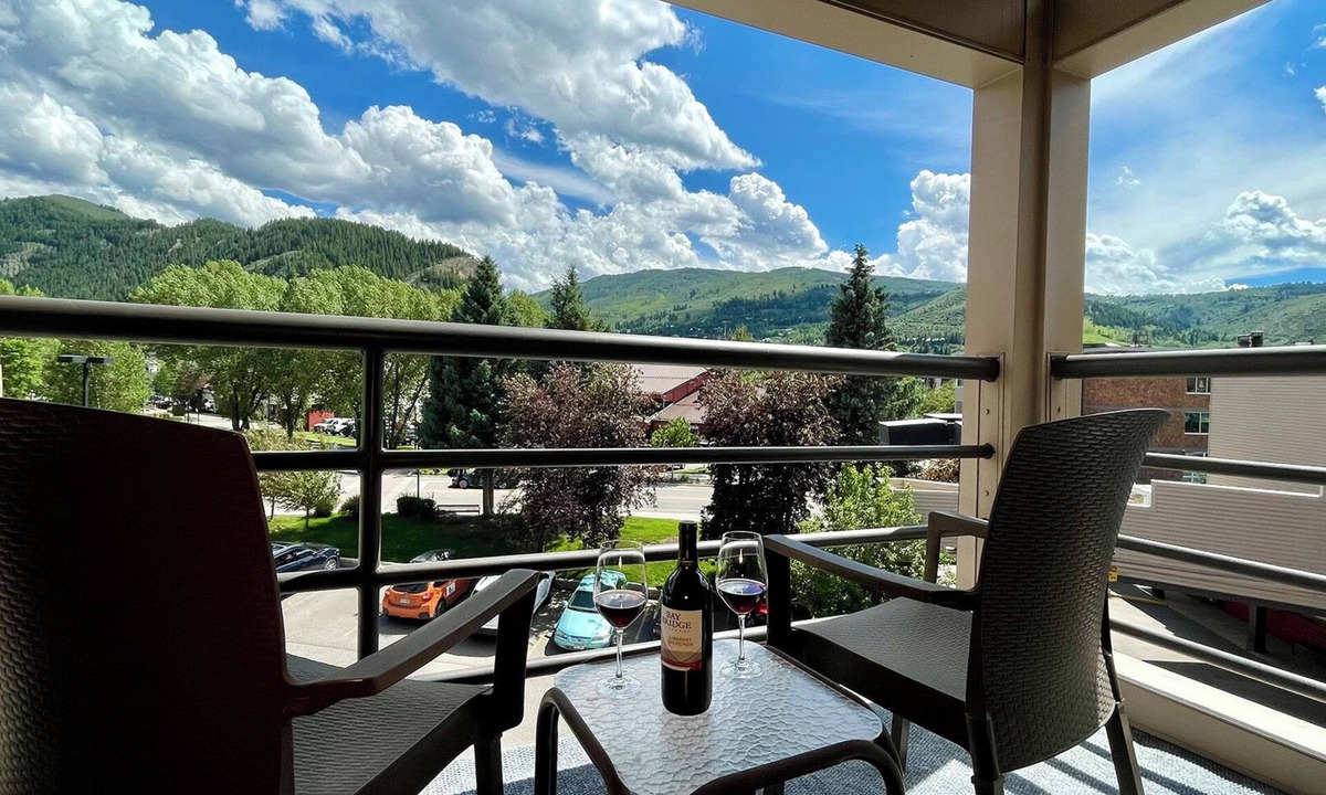 Avon Cabin | Beautiful 3-bedroom lodge/suite - Sleeps 6-8 - Avon Colorado