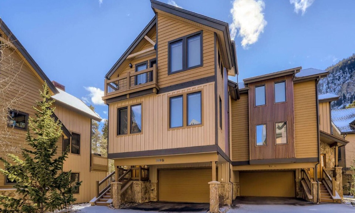 Frisco House | Beautiful 3 bedroom with private hot tub, walkable to town and trails