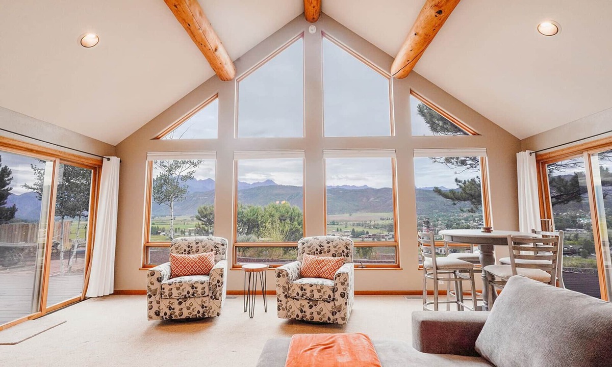 Ridgway House | Beautiful 30+ Stay | Amazing Views | Large Deck | Air Conditioning
