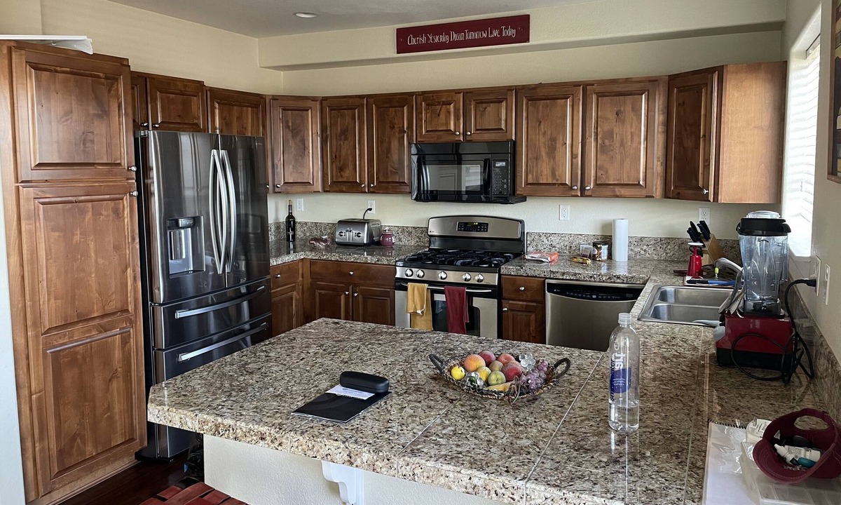 Rockrimmon House | Beautiful and quiet townhouse in Rockrimmon area!