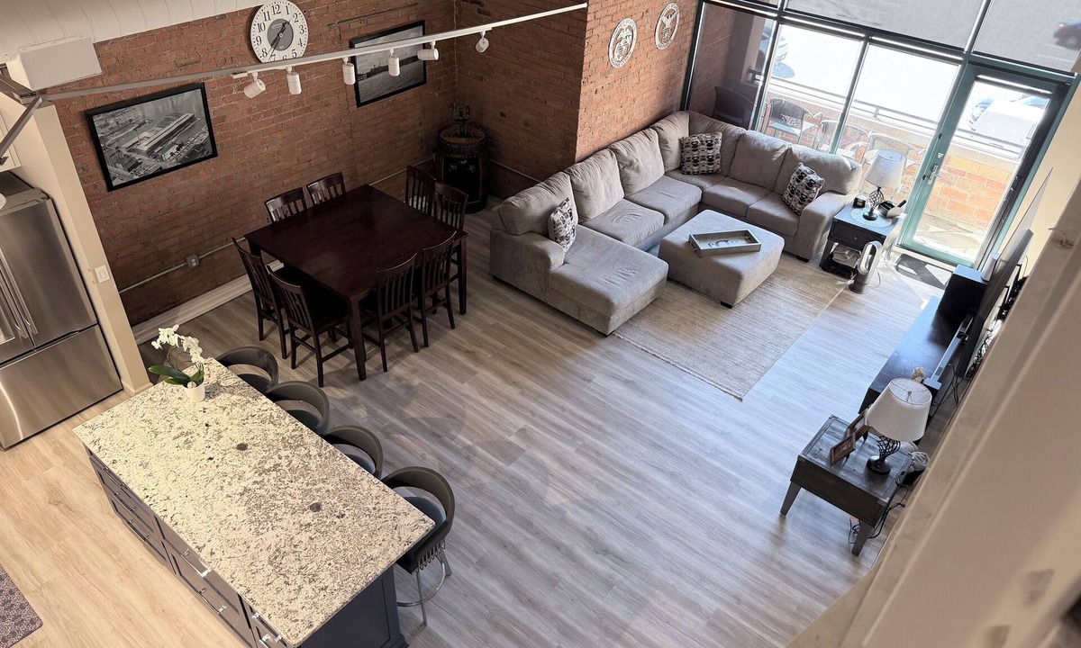 Sandusky Condo | Beautiful Condo on Lake Erie Sleeps 11 8 beds