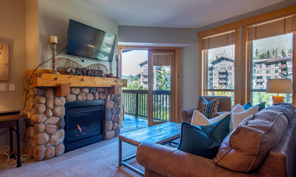 Copper Mountain Village Condo | Beautiful condo in the heart of Copper's Center Village. Free WiFi, Parking.
