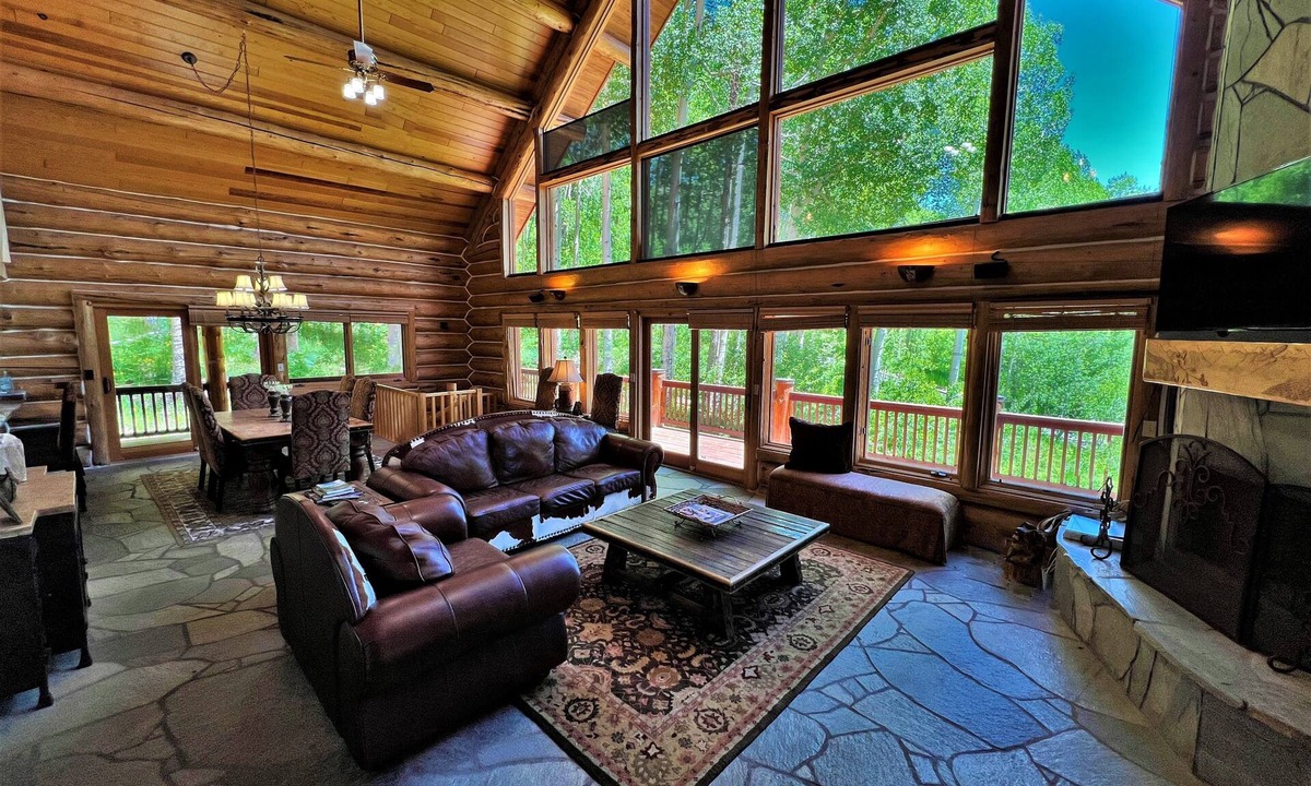 Purgatory Cabin | Beautiful Log Cabin 3 Miles to Purgatory Ski Resort with Private Hot Tub