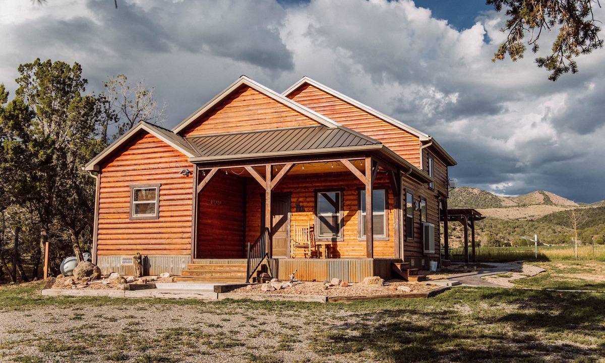Montrose Cabin | Beautiful log cabin 7 miles from Black Canyon National Park