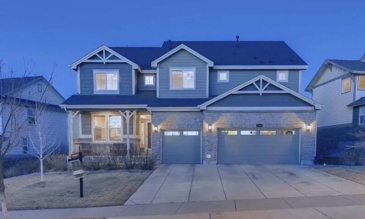 Aurora Apartment | Beautiful, new and spacious walk out basement