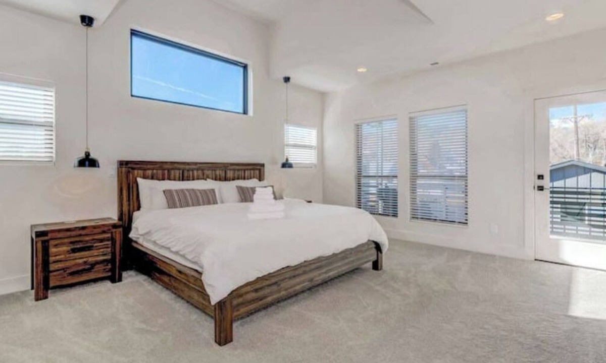Colorado Springs House | Beautiful New-Modern Luxury Minutes from Downtown, Old Colorado City & OPTC