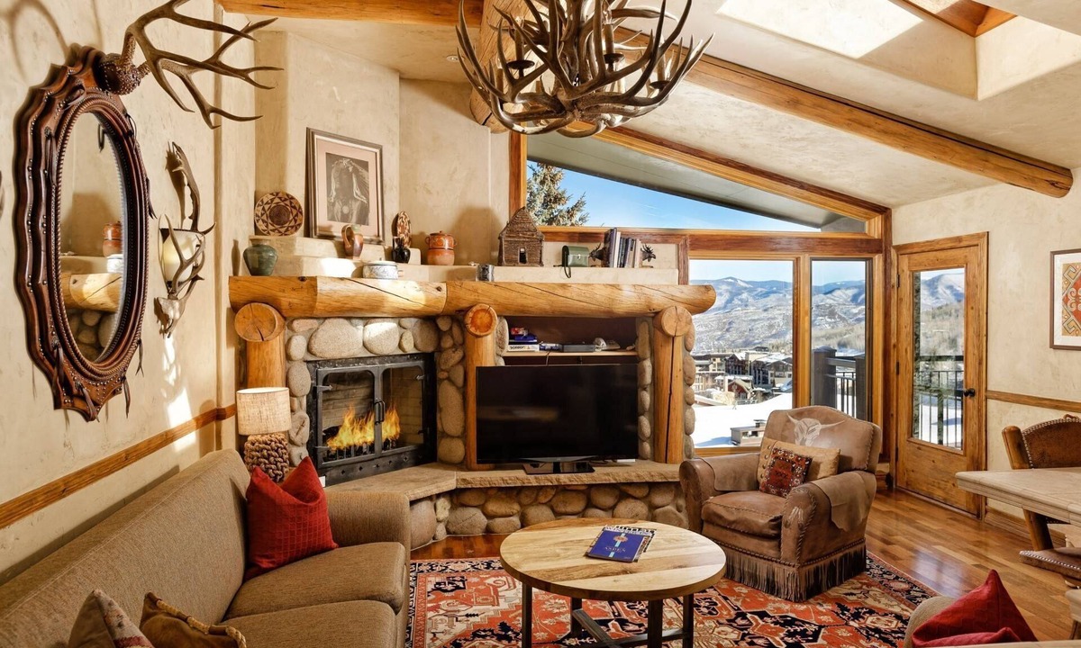 Snowmass Village Condo | Beautiful Snowmass Getaway! Scenic Views, Balcony, Pool, Hot Tub, Gas FP, Elevator & Trail Access