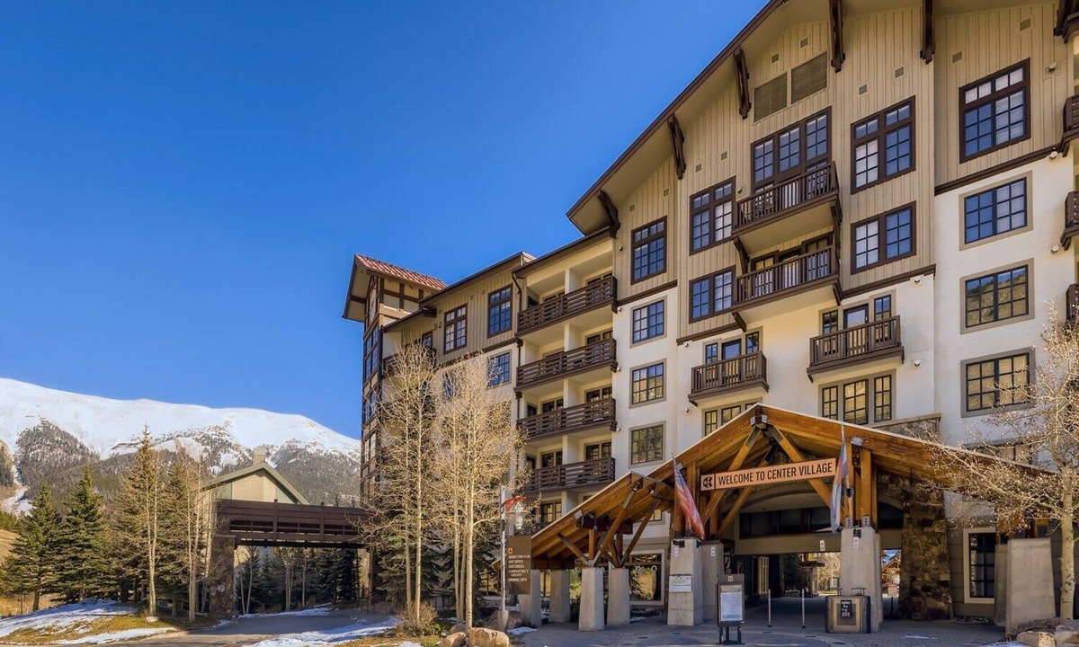 Copper Mountain Village Condo | Beautiful Top Floor Passage Point Hotel Style Room!