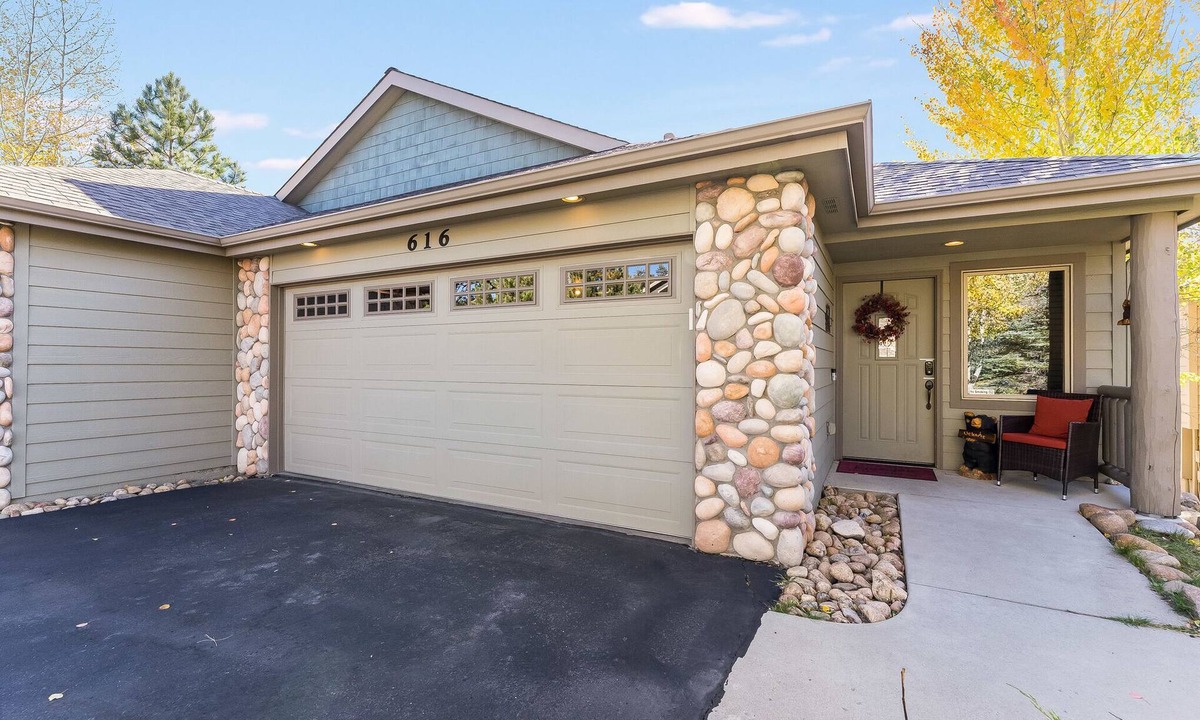 Estes Park House | Beautiful Townhome near Thompson River w/Hot tub, Theater room, EV Charger, AC