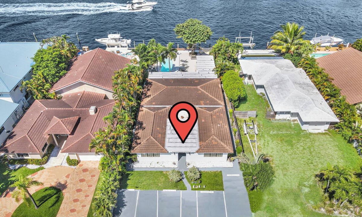 Santa Barbara Estates Condo | Beautiful Waterfront Condo on Canal with Pool & Walk to Beach! Boat Watch! 1b/1b