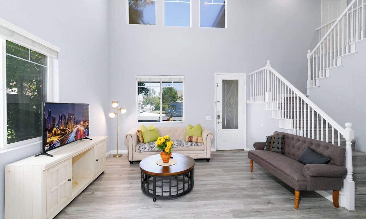Los Serranos House | Beauty of Montclair home