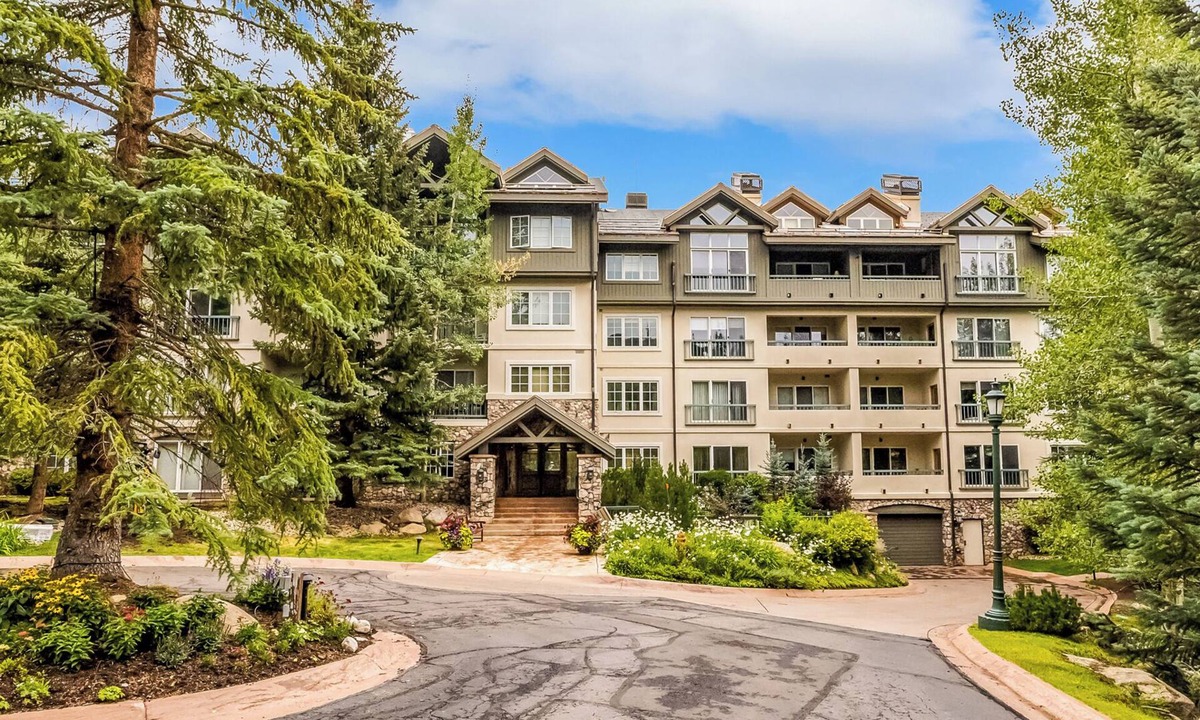 Beaver Creek Condo | Beaver Creek 2BR/2BA with Private Balcony! Mountain Views, Pool and Hot Tub