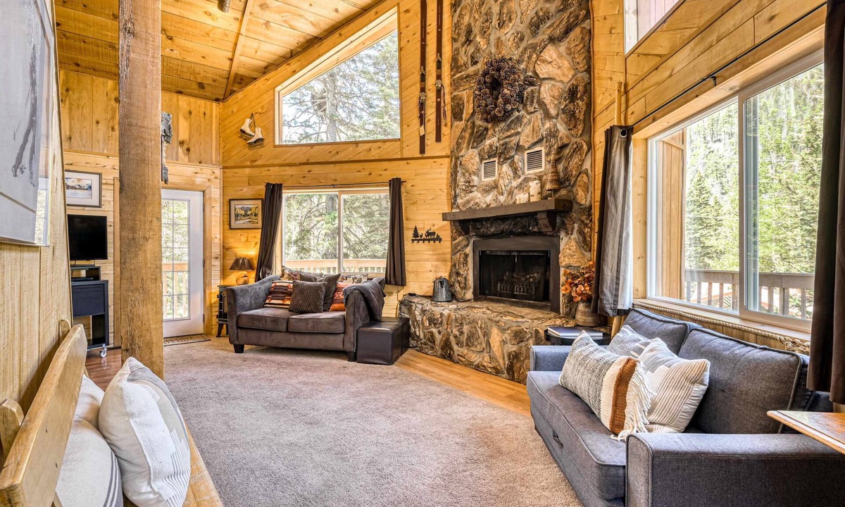 Taos Ski Valley Cabin | Beaver Pond Chalet - Mountain Views & Near Lifts