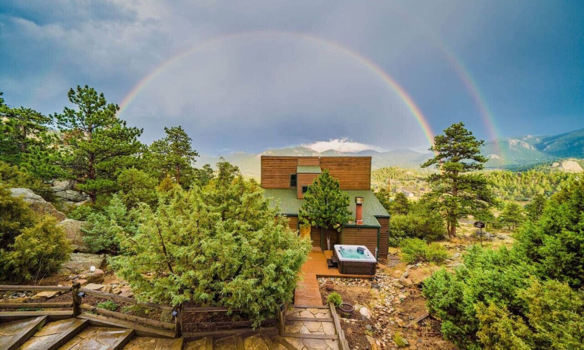 Venner Ranch Estates Cabin | Best Views, Hot Tub Near National Park! King Beds!