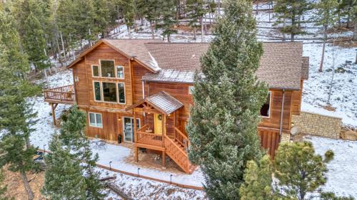 Evergreen House | BEST VIEWS! Luxury Mountain Home - Saltwater HotTub, Firepit, BBQ- Close to SKI, Red Rocks