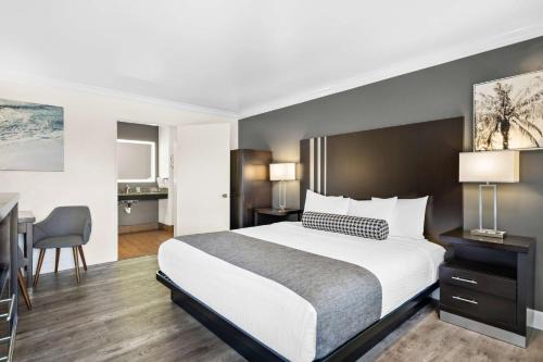 Munras Avenue Hotel | Best Western Park Crest Inn