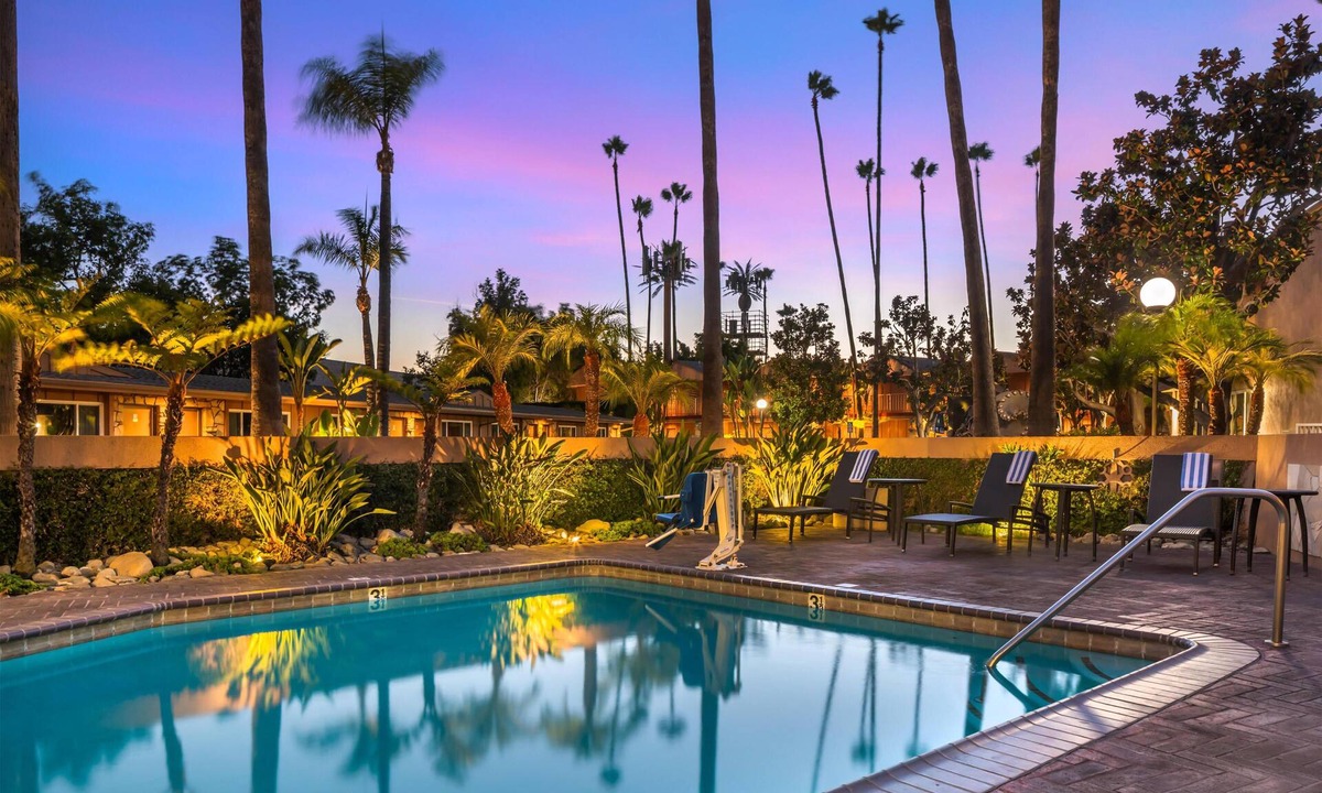 Chino Hotel | Best Western Pine Tree Motel