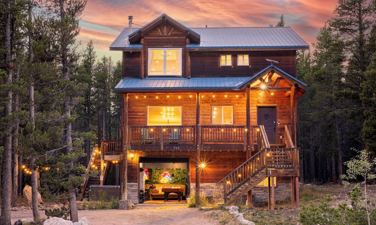 Saint Mary's House | Big Family Mountain Cabin. Hot Tub, Skiing, Game Room, King Bed, Dog Friendly!