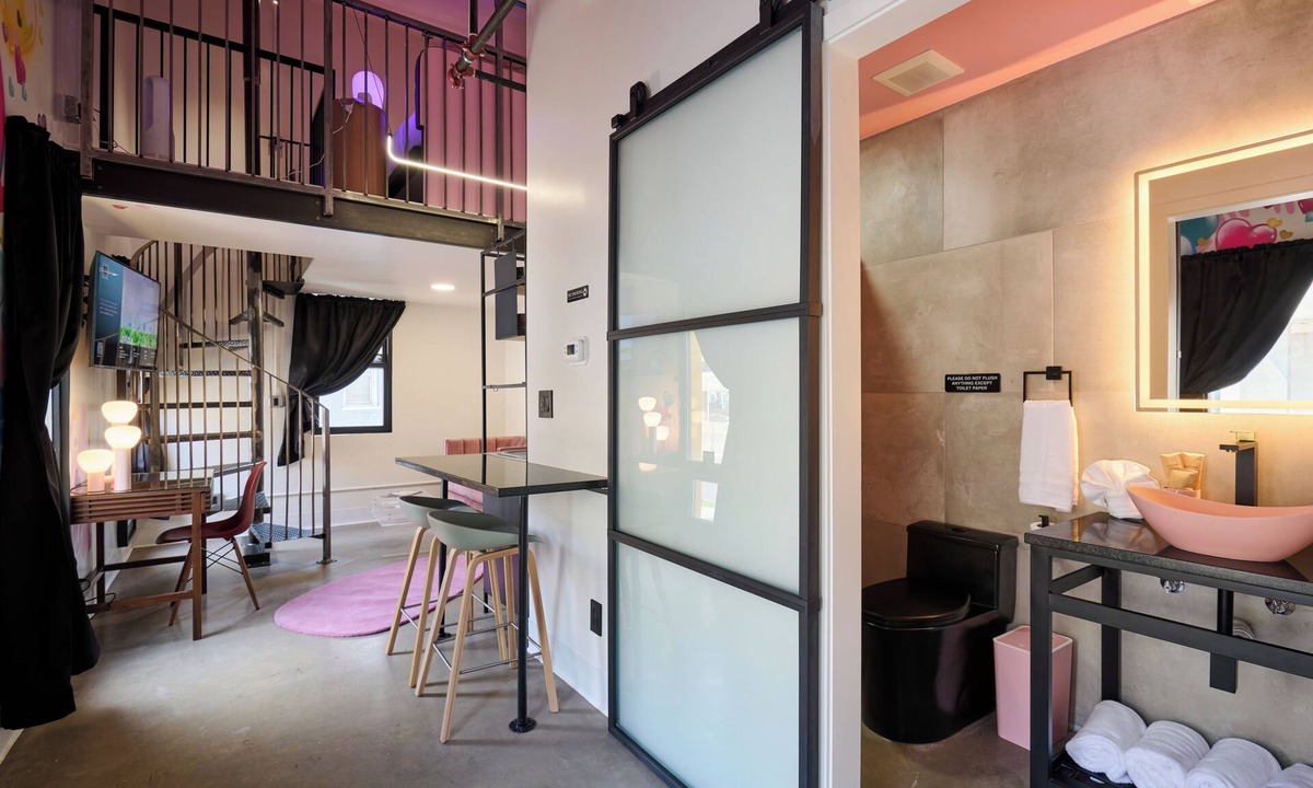 Civic Center Hotel | BIG LITTLE HOTEL