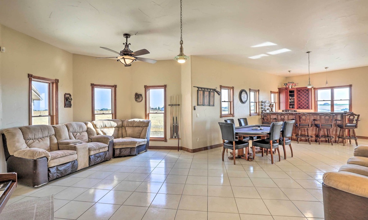 Hudson House | Big spacious ranch with pool table and gaming room beautiful mornings and nights