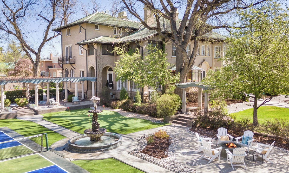 Old North End Apartment | Billiard Garden-Level Apartment @ Sharp Mansion Homestead