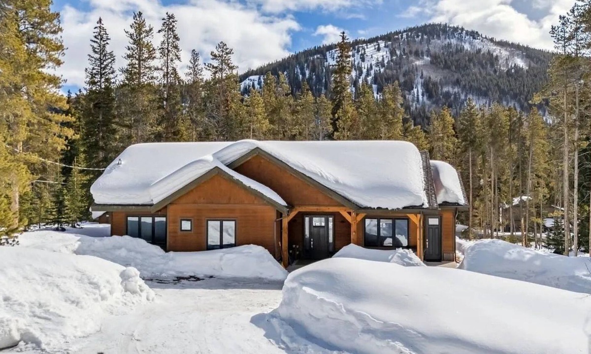Blue River House | Blue River Family and Pet Friendly Mountain Home- 2.5 miles to Breck, Hot Tub